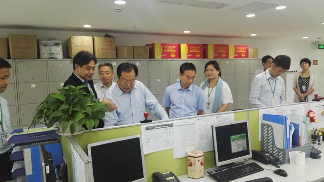 集團張學武董事長一行到財務公司、租賃公司、深圳安信等單位調研指導工作（圖）