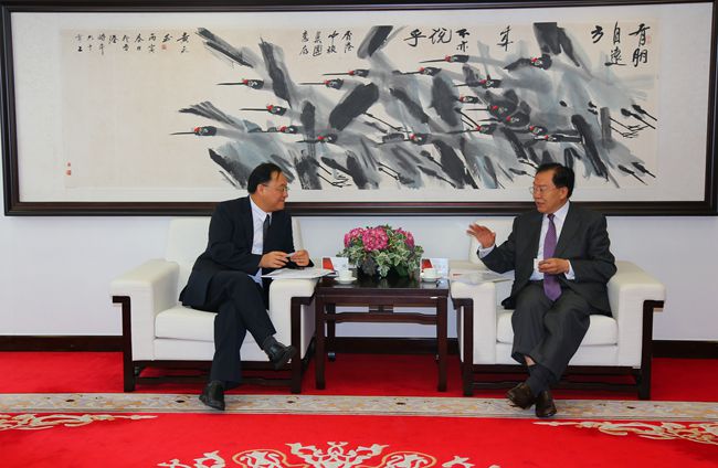 集團(tuán)張學(xué)武董事長(zhǎng)會(huì)見深圳市前海管理局杜鵬局長(zhǎng)一行（圖）