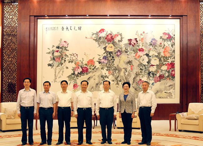 集團(tuán)主要領(lǐng)導(dǎo)與廣西壯族自治區(qū)黨委書記彭清華舉行會(huì)談并簽署戰(zhàn)略合作框架協(xié)議（圖）