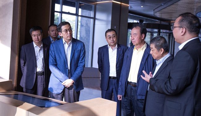 集團董事調(diào)研金融板塊及嵩山公司（圖）