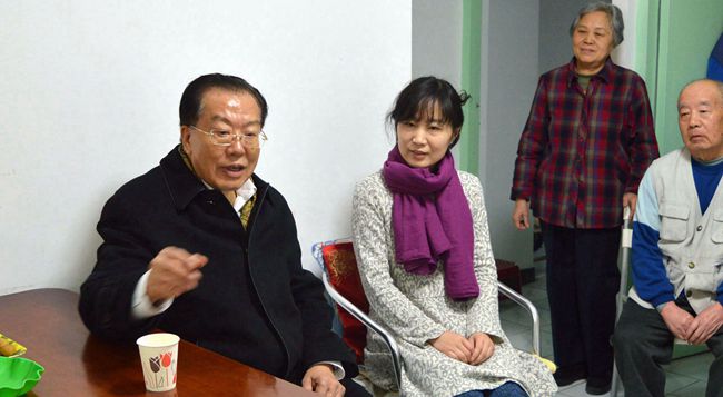 集團(tuán)領(lǐng)導(dǎo)春節(jié)前慰問在京離退休老同志並走訪看望困難職工（圖）