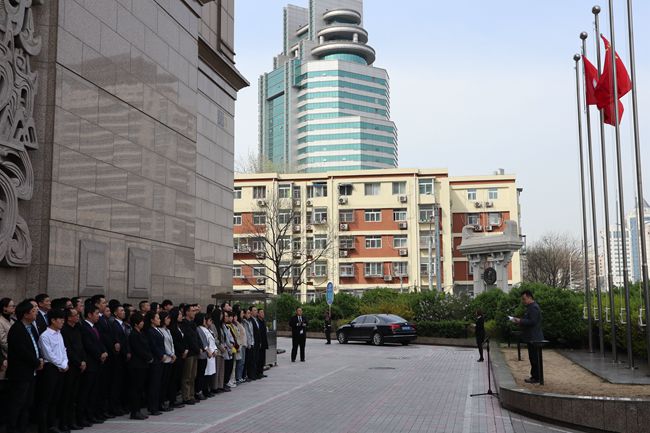 集團上下以多種方式慶?！腹救铡梗▓D）