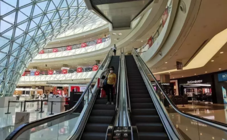 【中國免稅人在行動?一線直擊篇】之十一：這家店恢復(fù)營業(yè)，吸引超過1億人在線看直播！